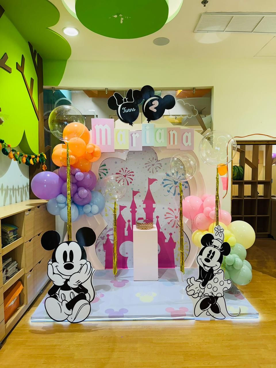 Pastel y decoración para cumpleaños.